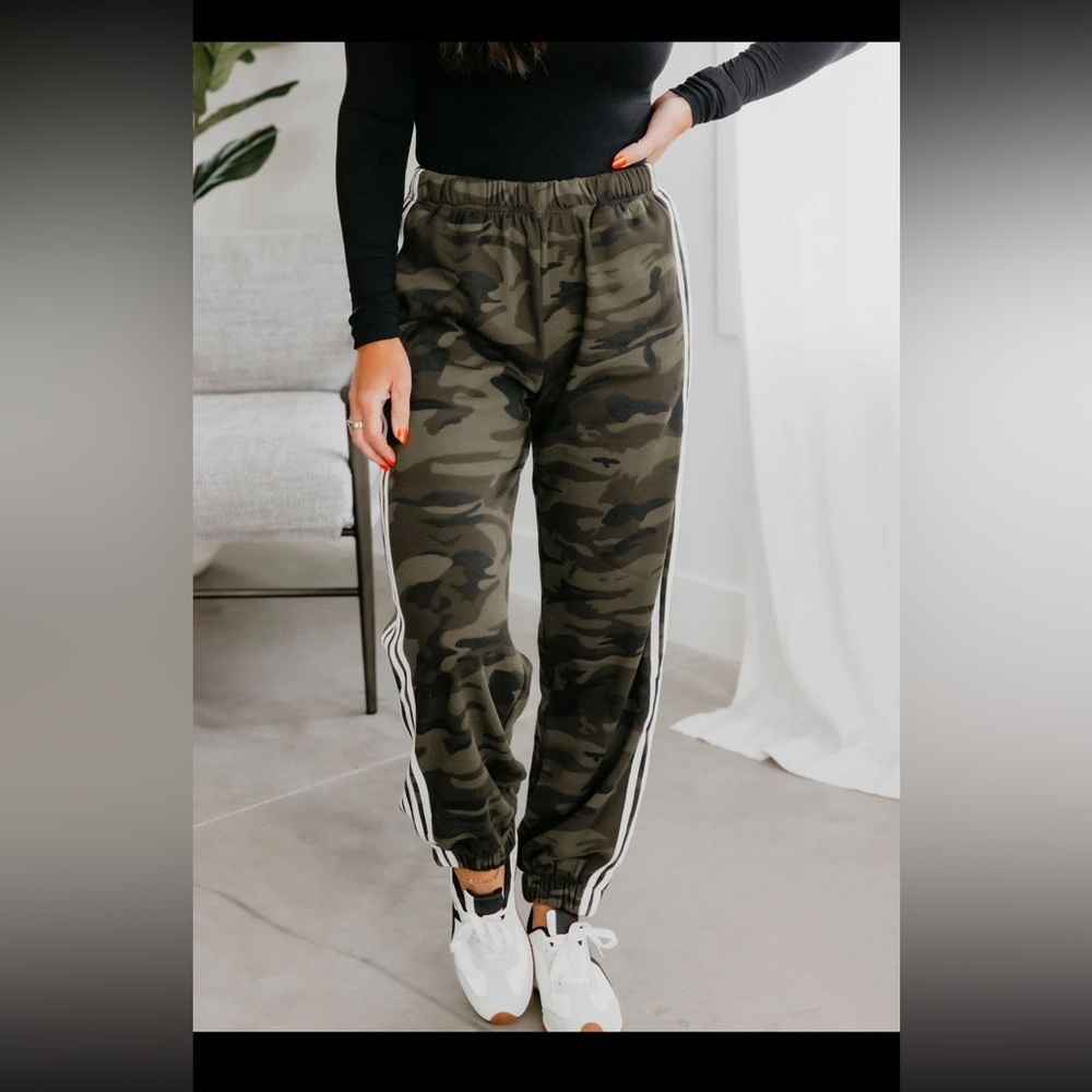 Bibi Joggers Track Pant Size XL Camo White Side Stripes Elastic Waistband NEW